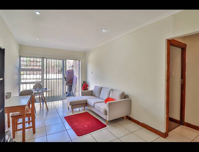 2 BEDROOM TOWNHOUSE RENTED IN WALMER HEIGHTS